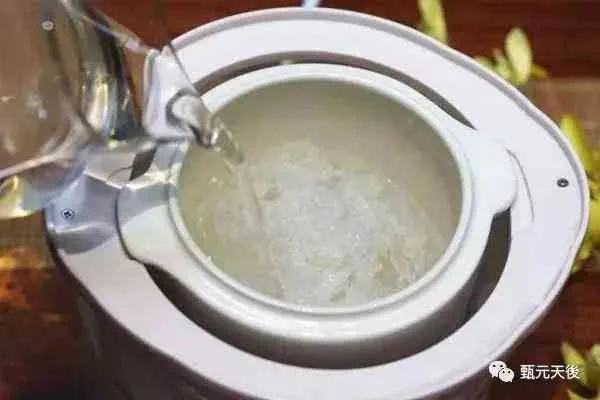 隔水炖燕窝要加多少水合适及是用开水还是冷水炖制才好